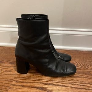 Nicole Saldaña Black tapered heel boots